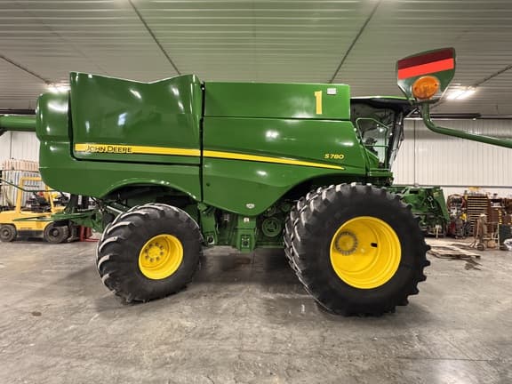 Image of John Deere S780 equipment image 2