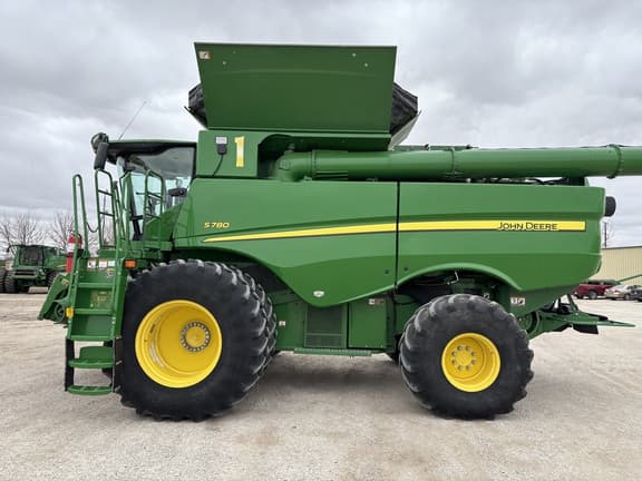 Image of John Deere S780 equipment image 1