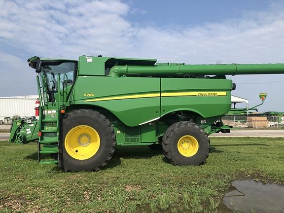 Image of John Deere S780 equipment image 2