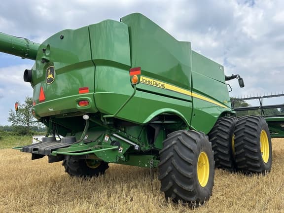 Image of John Deere S780 equipment image 1