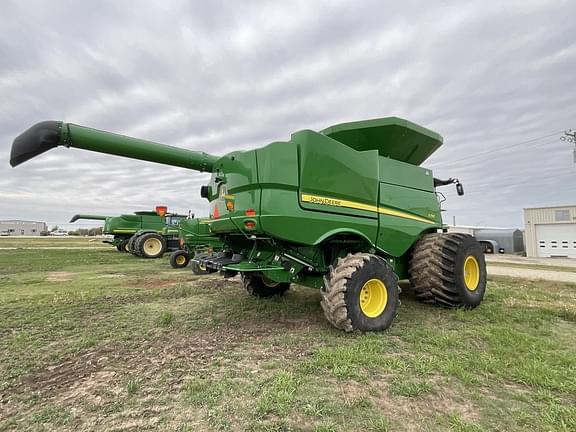 Image of John Deere S780 equipment image 4