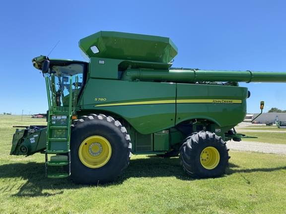 Image of John Deere S780 equipment image 4