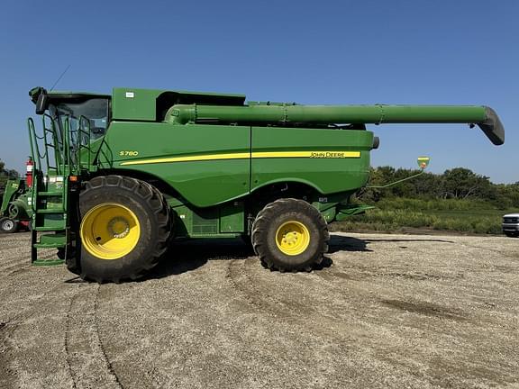 Image of John Deere S780 equipment image 2