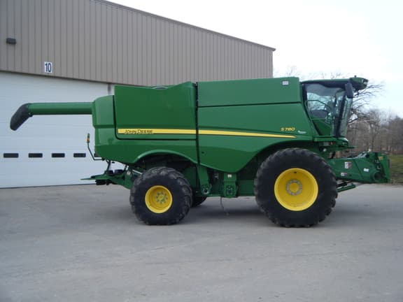 Image of John Deere S780 equipment image 2