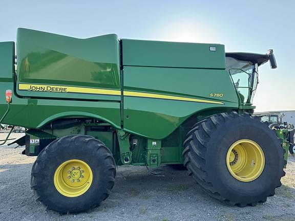 Image of John Deere S780 equipment image 2