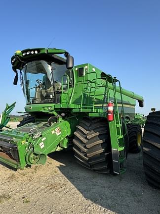 Image of John Deere S780 equipment image 1