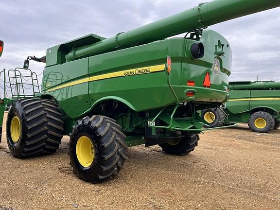 Image of John Deere S780 equipment image 4