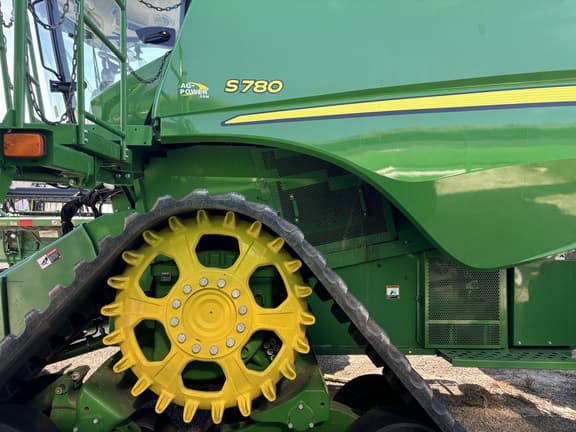 Image of John Deere S780 equipment image 4
