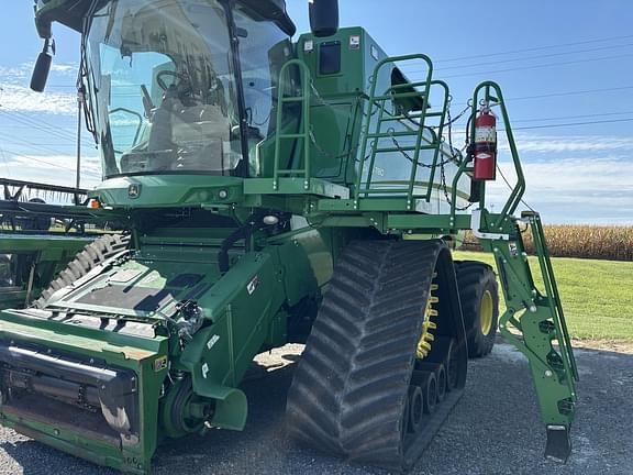 Image of John Deere S780 equipment image 1