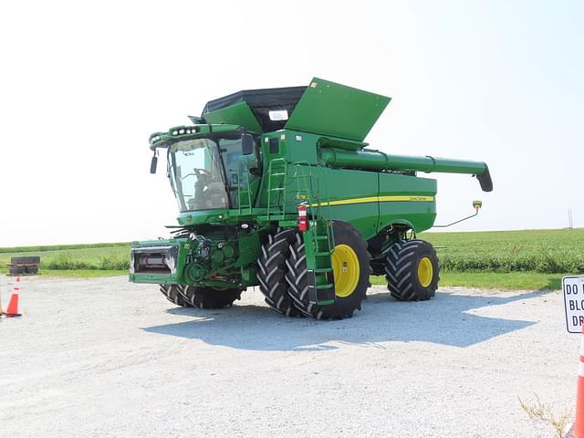 Image of John Deere S780 equipment image 1