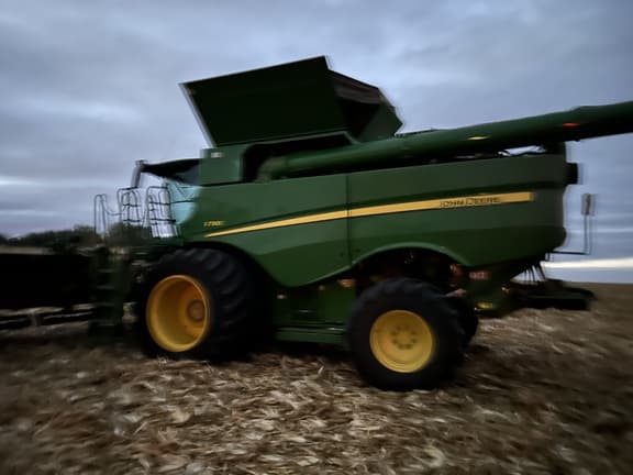 Image of John Deere S780 equipment image 2