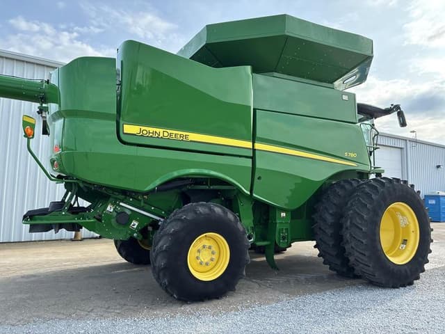 Image of John Deere S780 equipment image 1