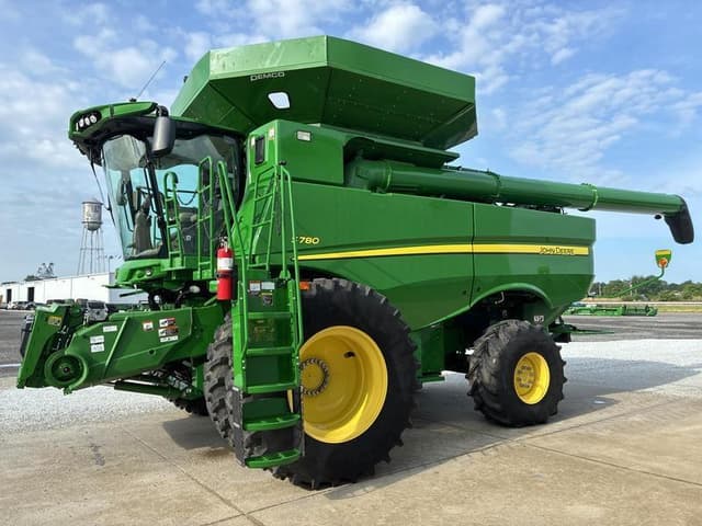 Image of John Deere S780 equipment image 4