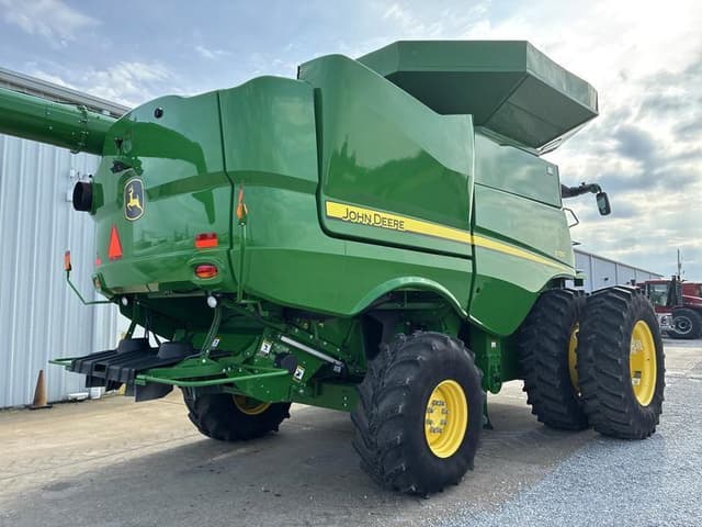 Image of John Deere S780 equipment image 2