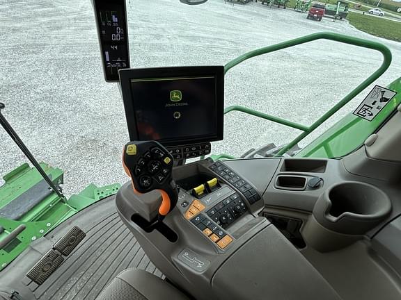 Image of John Deere S780 equipment image 4