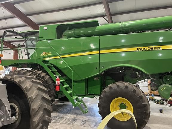 Image of John Deere S780 equipment image 2