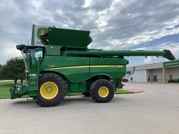 Image of John Deere S790 equipment image 1