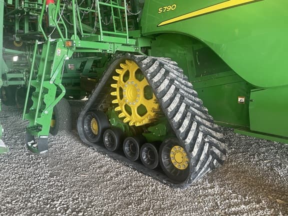 Image of John Deere S790 equipment image 2