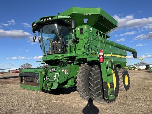 Image of John Deere S790 equipment image 2