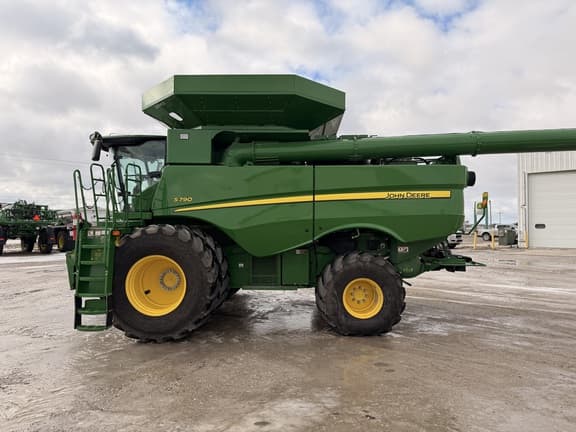 Image of John Deere S790 equipment image 3