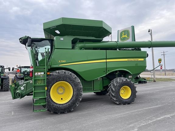 Image of John Deere S790 equipment image 3