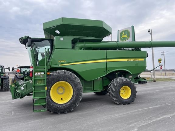 Image of John Deere S790 equipment image 4