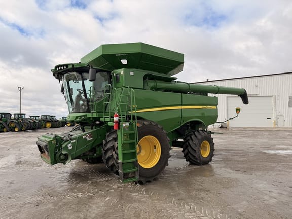 2021 John Deere S790 Equipment Image0
