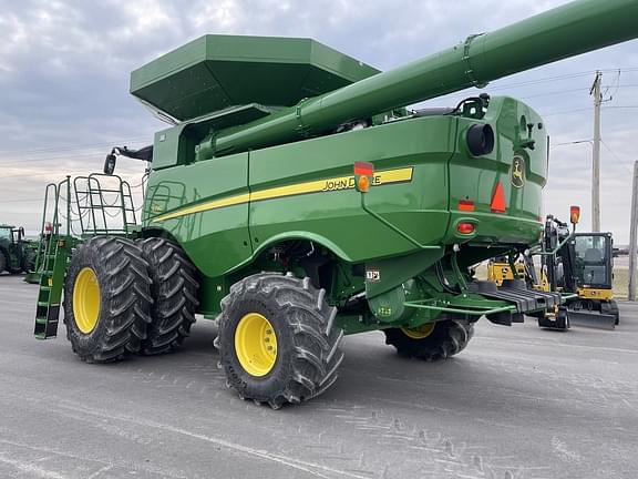 Image of John Deere S790 equipment image 4