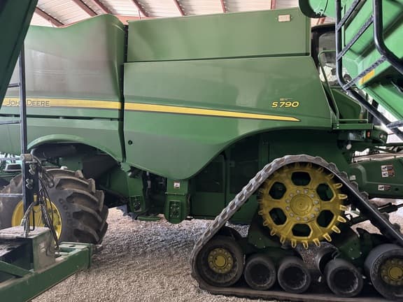 Image of John Deere S790 equipment image 4