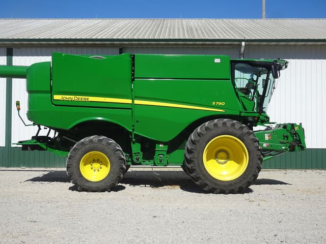 Image of John Deere S790 equipment image 1
