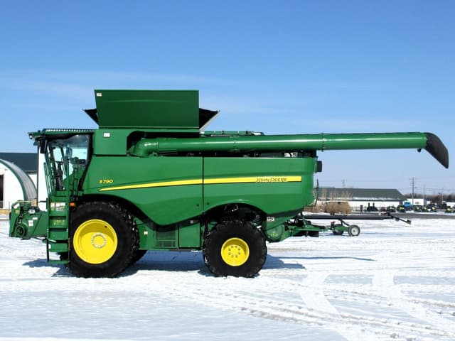 Image of John Deere S790 equipment image 2