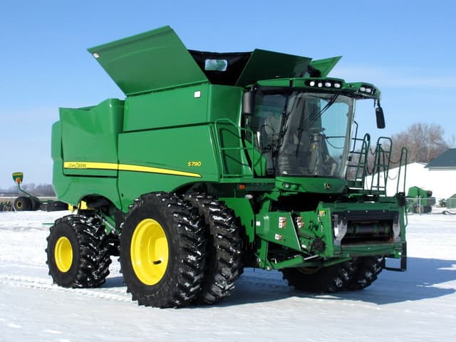 Image of John Deere S790 equipment image 1