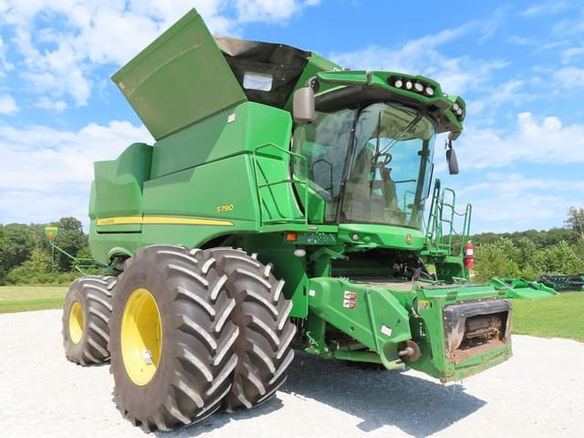 Image of John Deere S790 equipment image 2