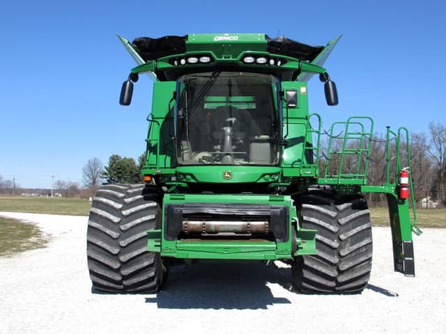 Image of John Deere S790 equipment image 4