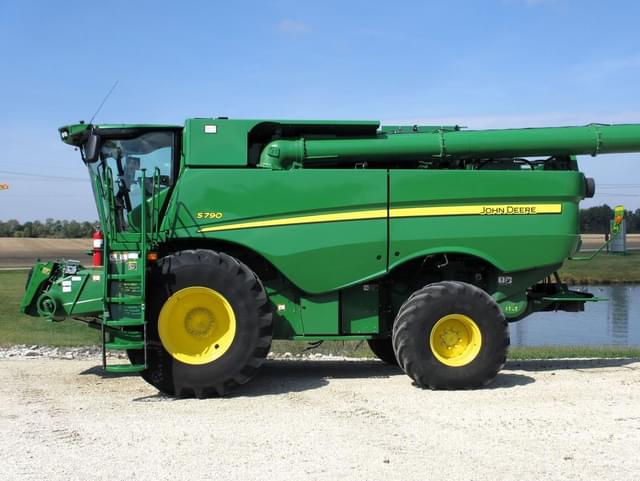 Image of John Deere S790 equipment image 2