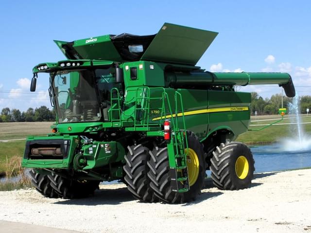 Image of John Deere S790 equipment image 2