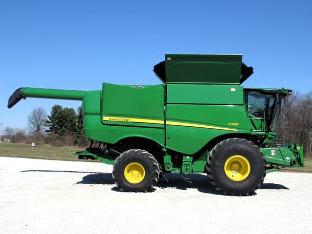 Image of John Deere S790 equipment image 2