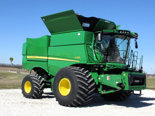Image of John Deere S790 equipment image 1