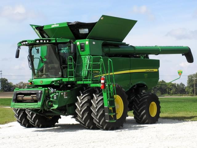Image of John Deere S790 equipment image 1