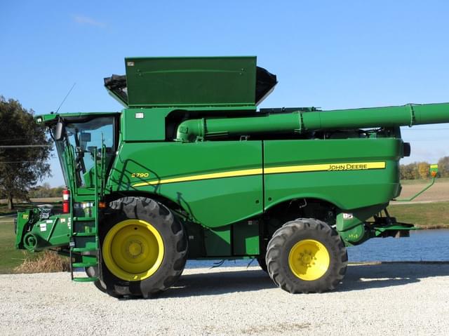 Image of John Deere S790 equipment image 1
