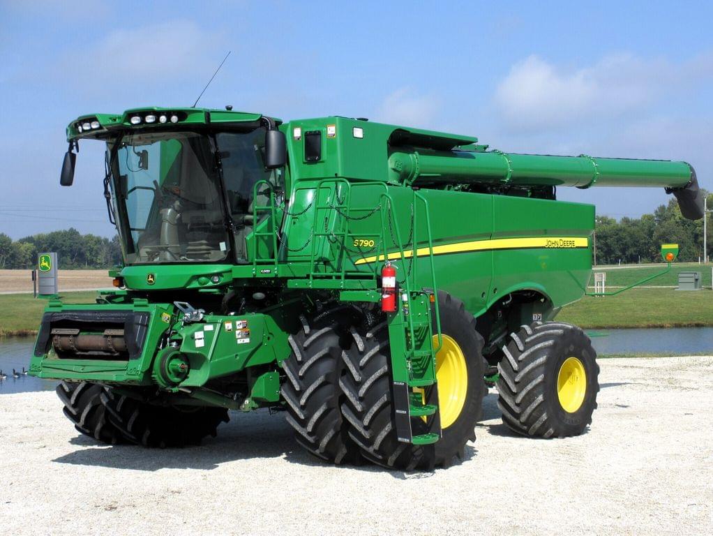 Image of John Deere S790 Primary image