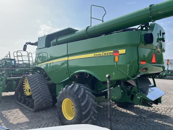 Image of John Deere S790 equipment image 4