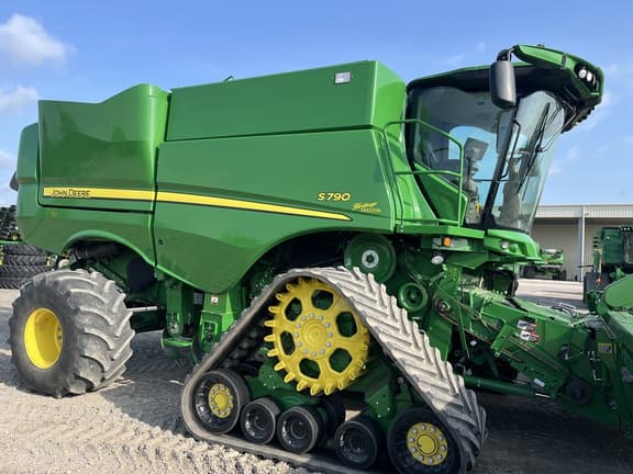 Image of John Deere S790 Primary image