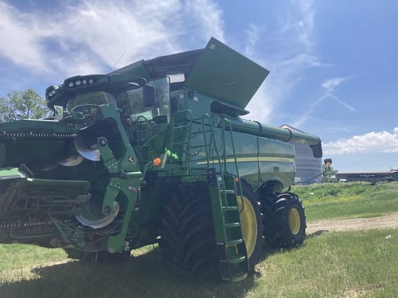 2021 John Deere S790 Equipment Image0