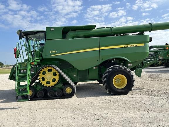 Image of John Deere S790 equipment image 4