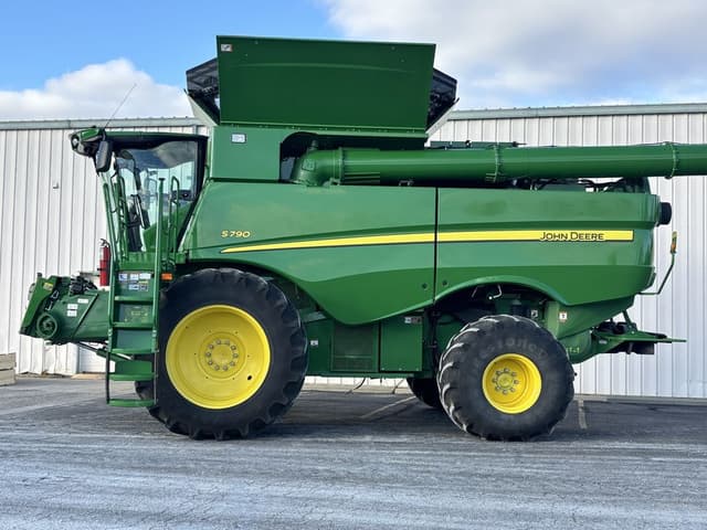 Image of John Deere S790 equipment image 2