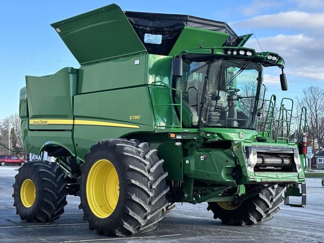 Image of John Deere S790 equipment image 1