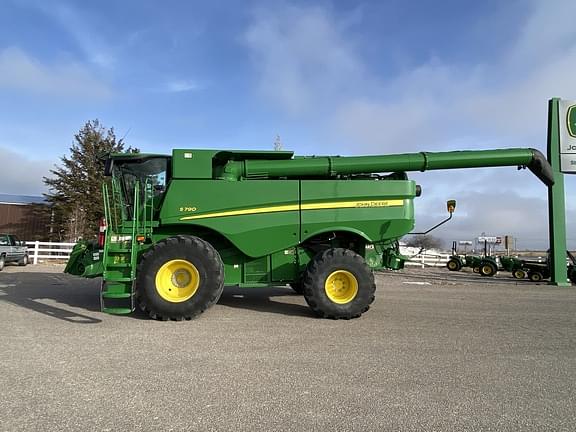 Image of John Deere S790 equipment image 1