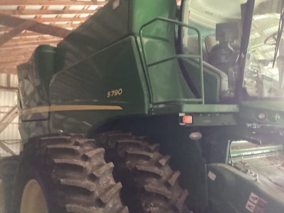 2021 John Deere S790 Equipment Image0