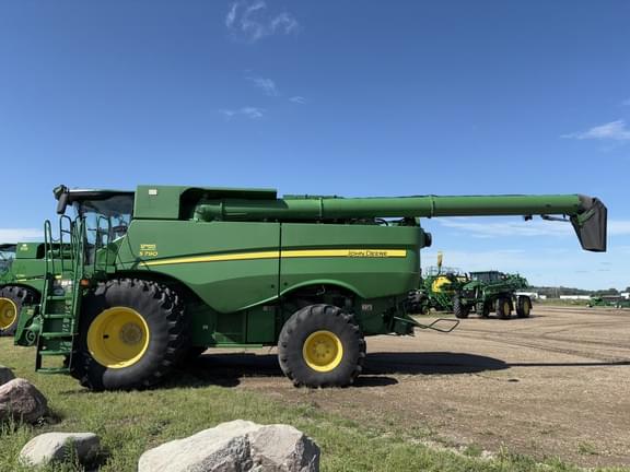 Image of John Deere S790 equipment image 2